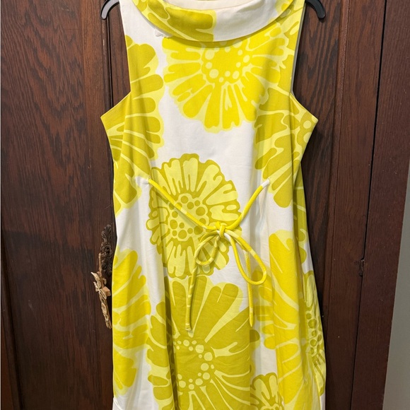 Trina Turk Dresses & Skirts - Trina Turk Vibrant Yellow Floral dress with side pockets.